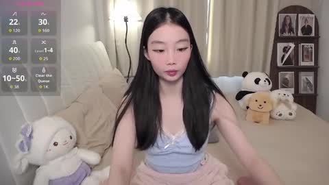 Snapshot of thisgirl__ chatting on 04/13/26, 01:33 kk online show from 04/13/26, 01:33