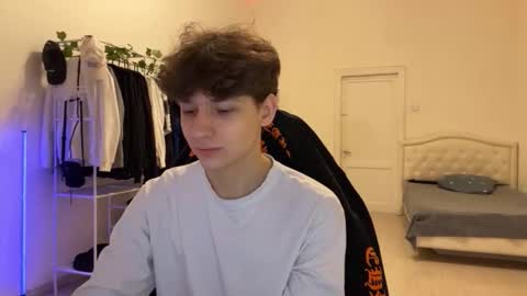 Snapshot of thomas617826 chatting on 11/17/25, 03:40 Thomas Hill online show from 11/17/25, 03:40