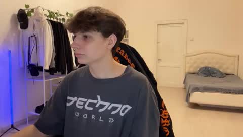 Snapshot of thomas617826 chatting on 11/19/25, 08:09 Thomas Hill online show from 11/19/25, 08:09