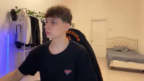 Snapshot of thomas617826 chatting on 11/28/25, 07:27 Thomas Hill online show from 11/28/25, 07:27