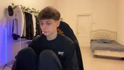 Snapshot of thomas617826 chatting on 12/01/25, 09:09 Thomas Hill online show from 12/01/25, 09:09