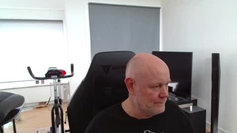Snapshot of thomas806035 chatting on 07/31/26, 10:14 thomas806035 online show from 07/31/26, 10:14