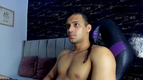 Snapshot of thomas__wayne chatting on 05/01/26, 12:10 Thomas online show from 05/01/26, 12:10