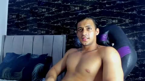 Snapshot of thomas__wayne chatting on 05/06/26, 05:40 Thomas online show from 05/06/26, 05:40