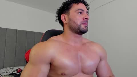 Snapshot of thomas_brandon chatting on 09/23/25, 04:26 Thomas Brandon online show from 09/23/25, 04:26