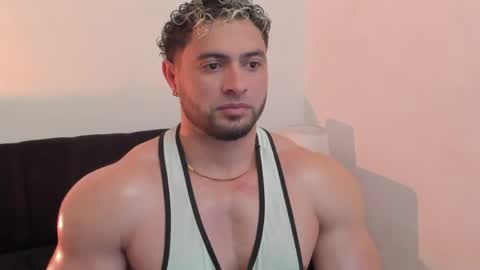 Snapshot of thomas_brandon chatting on 04/05/26, 01:58 Thomas Brandon online show from 04/05/26, 01:58