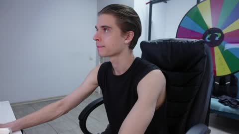 Snapshot of thomas_brons chatting on 06/02/26, 05:15 THOMAS BRONS online show from 06/02/26, 05:15
