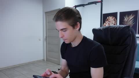Snapshot of thomas_brons chatting on 06/04/26, 01:50 THOMAS BRONS online show from 06/04/26, 01:50