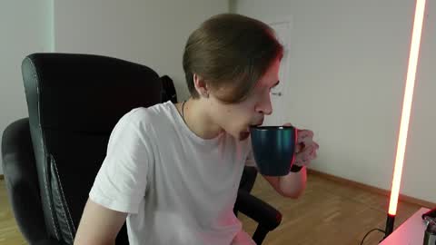 Snapshot of thomas_brons chatting on 06/07/26, 05:11 THOMAS BRONS online show from 06/07/26, 05:11