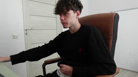 Snapshot of thomas_brons chatting on 06/10/26, 05:28 THOMAS BRONS online show from 06/10/26, 05:28
