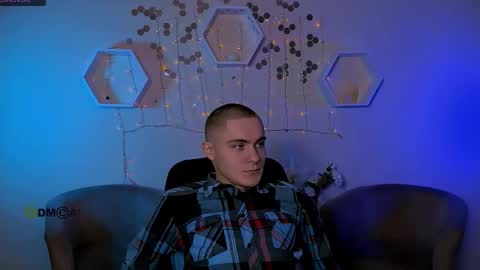 Snapshot of thomas_crow chatting on 11/14/25, 09:52 thomas_crow online show from 11/14/25, 09:52