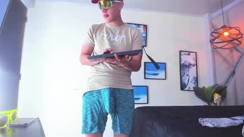 ---Thomas--- online show from 02/19/25, 10:23