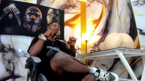 Thomas online show from 11/18/25, 04:06