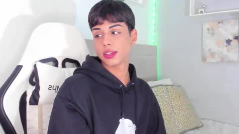 Thomas online show from 10/26/25, 07:47