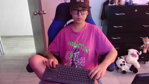Snapshot of thomascooper_cams chatting on 12/15/25, 06:34 VALERIA online show from 12/15/25, 06:34
