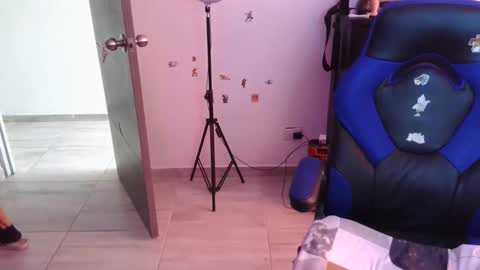 Snapshot of thomascooper_cams chatting on 12/16/25, 06:02 VALERIA online show from 12/16/25, 06:02