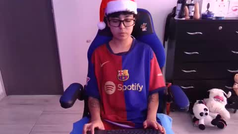 Snapshot of thomascooper_cams chatting on 12/21/25, 06:48 VALERIA online show from 12/21/25, 06:48