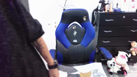 Snapshot of thomascooper_cams chatting on 01/13/26, 08:36 VALERIA online show from 01/13/26, 08:36