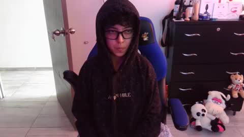 Snapshot of thomascooper_cams chatting on 01/18/26, 07:06 VALERIA online show from 01/18/26, 07:06