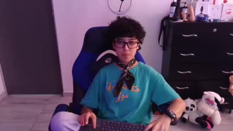 Snapshot of thomascooper_cams chatting on 02/06/26, 06:44 VALERIA online show from 02/06/26, 06:44