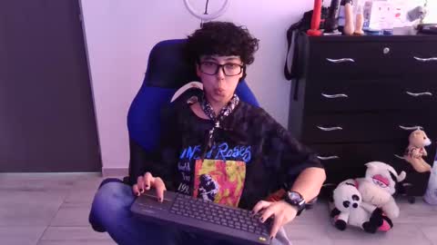 Snapshot of thomascooper_cams chatting on 02/28/26, 04:19 VALERIA online show from 02/28/26, 04:19