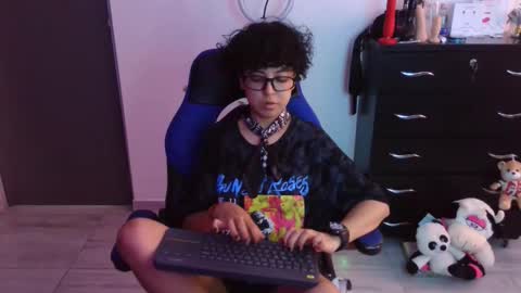 Snapshot of thomascooper_cams chatting on 03/20/26, 09:08 VALERIA online show from 03/20/26, 09:08