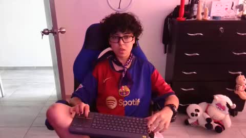 Snapshot of thomascooper_cams chatting on 03/22/26, 06:55 VALERIA online show from 03/22/26, 06:55