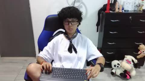 Snapshot of thomascooper_cams chatting on 03/28/26, 07:46 VALERIA online show from 03/28/26, 07:46