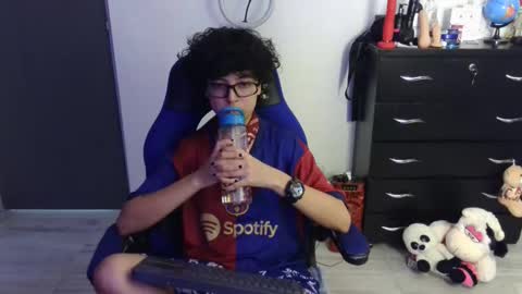 Snapshot of thomascooper_cams chatting on 04/14/26, 07:42 VALERIA online show from 04/14/26, 07:42