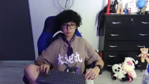 Snapshot of thomascooper_cams chatting on 04/16/26, 07:36 VALERIA online show from 04/16/26, 07:36