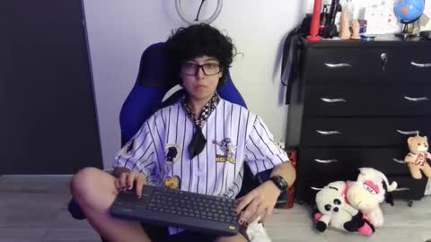 Snapshot of thomascooper_cams chatting on 04/18/26, 07:58 VALERIA online show from 04/18/26, 07:58