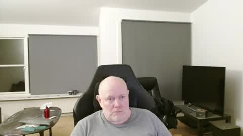 thomash32 online show from 11/04/25, 10:31