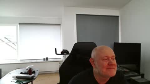 thomash32 online show from 11/08/25, 01:11