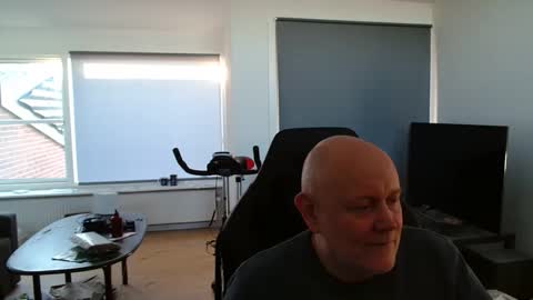 thomash32 online show from 11/21/25, 01:10