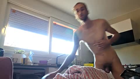 Snapshot of thomasjeunu84 chatting on 11/09/25, 03:21 thomasjeunue84 online show from 11/09/25, 03:21