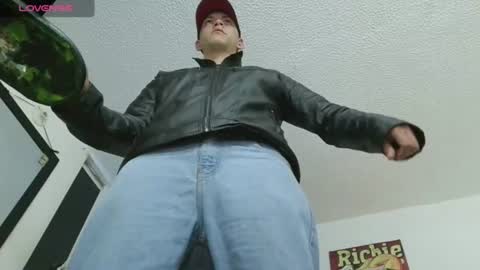 Snapshot of thomasjons chatting on 06/14/26, 02:24 thomasjons online show from 06/14/26, 02:24