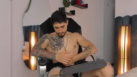 Snapshot of thomasmarzo1 chatting on 10/07/25, 08:06 sweetfit boy online show from 10/07/25, 08:06