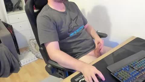 Snapshot of thommy2008 chatting on 10/17/25, 11:29 thommy2008 online show from 10/17/25, 11:29