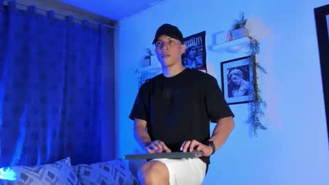 Snapshot of thomsevery chatting on 11/26/25, 12:00 Thoms Every online show from 11/26/25, 12:00