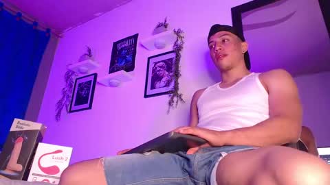 Snapshot of thomsevery_ chatting on 01/03/25, 03:05 Thoms Every online show from 01/03/25, 03:05