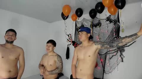 thomson_hot01 online show from 10/18/25, 05:21