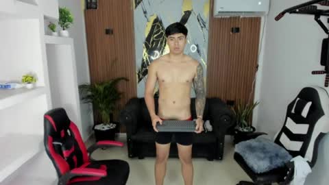 thomson_hot01 online show from 04/18/26, 04:27