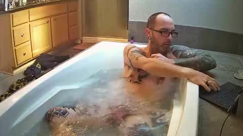 Snapshot of thor1892 chatting on 10/31/25, 05:03 thor1892 online show from 10/31/25, 05:03