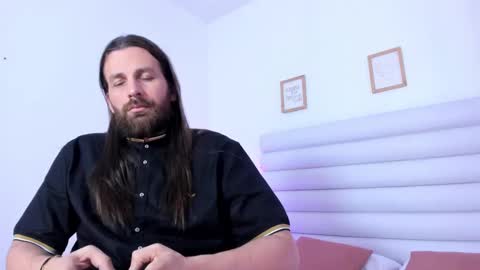 Snapshot of thor_colombia chatting on 01/01/25, 07:30 THE CAPTAIN online show from 01/01/25, 07:30