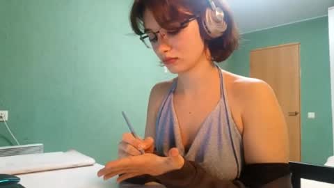 Snapshot of thorashortle chatting on 10/25/25, 02:35 Grace online show from 10/25/25, 02:35