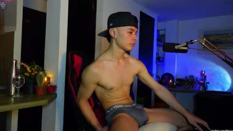 Snapshot of thoroughbredxx chatting on 03/26/26, 02:17 L e a n d e r 25OFF ON MY OF online show from 03/26/26, 02:17