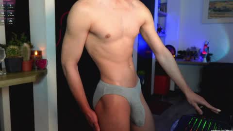 Snapshot of thoroughbredxx chatting on 04/14/26, 03:51 L e a n d e r 25OFF ON MY OF online show from 04/14/26, 03:51