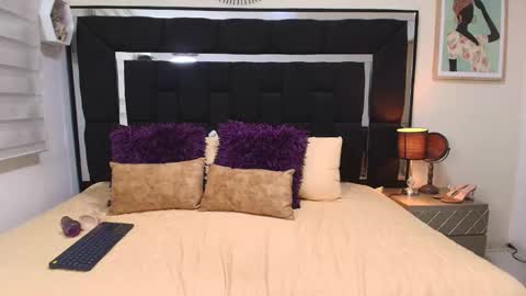 Snapshot of thriana_moon chatting on 03/31/26, 02:46 thriana online show from 03/31/26, 02:46