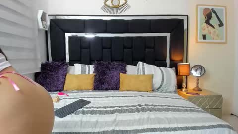 Snapshot of thriana_moon chatting on 04/06/26, 02:09 thriana online show from 04/06/26, 02:09
