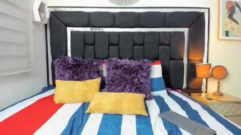 Snapshot of thriana_moon chatting on 04/18/26, 02:37 thriana online show from 04/18/26, 02:37